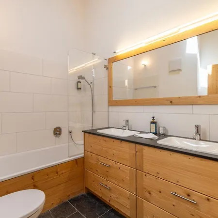 Montagnard 12 - Access - Car And Careless Holidays!