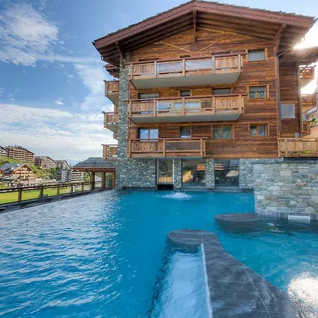 Montagnard 12 - Access - Car And Careless Holidays!