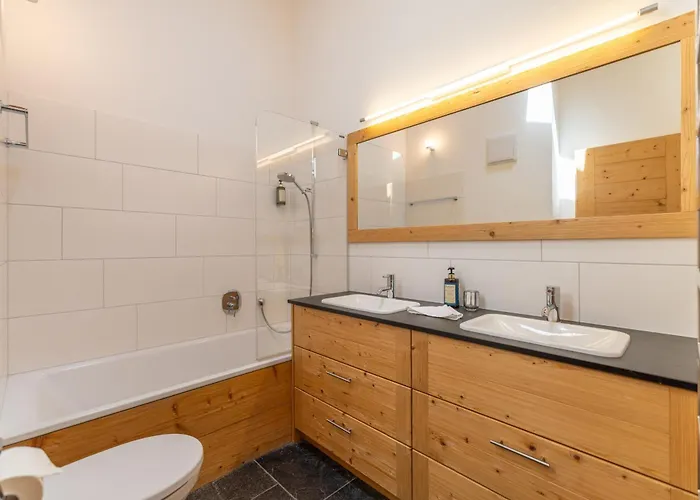 Montagnard 12 - Access - Car And Careless Holidays!